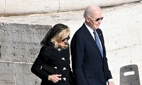 Ovime su Joe i Jill Biden prekršili pravila odijevanja na papinom sprovodu, a nisu jedini