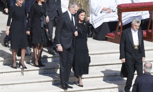 Kraljica Letizia na papinom sprovodu je oduševila elegancijom, ali ovaj detalj je malo tko primijetio