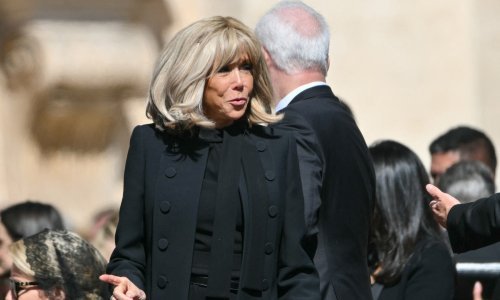 Visoke pete i suknja iznad koljena: Brigitte Macron nije odustala od svoje formule unatoč strogom kodeksu