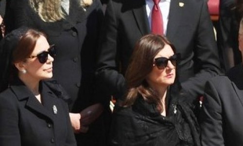 Sanja Musić Milanović i lijepe kraljice vrhunski su ispoštovale kodeks odijevanja na sprovodu pape