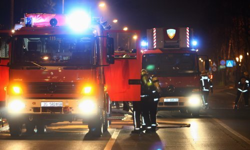 U Voltinom u Zagrebu gorio stan, jedna osoba ozlijeđena nakon skakanja kroz prozor