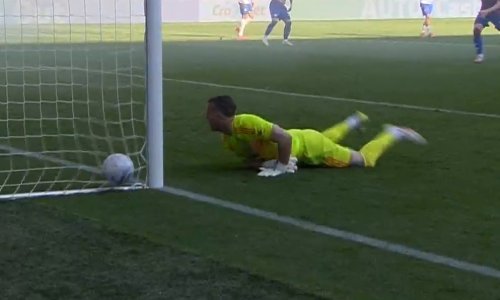Pogledajte bizaran autogol Lučića. Ni njemu nije bilo jasno što se dogodilo