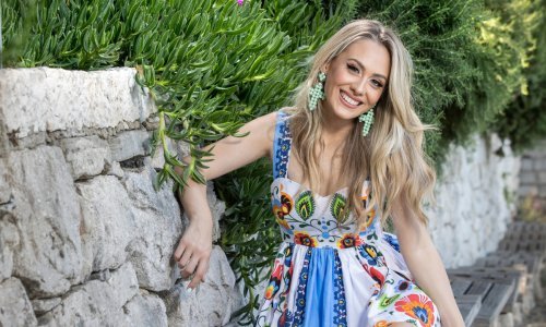 Albina objavu posvetila vjeri, pozirala s likom Isusa i otkrila: 'Ti me inspiriraš'