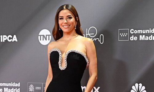 Ovakav dekolte rijetko se viđa: Eva Longoria istaknula liniju u spektakularnoj haljini