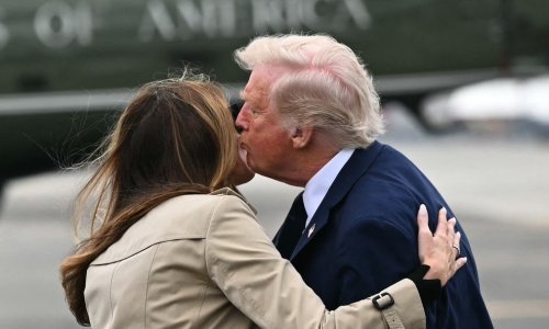 Trenutak nježnosti Donalda i Melanije Trump bilo je neugodno gledati