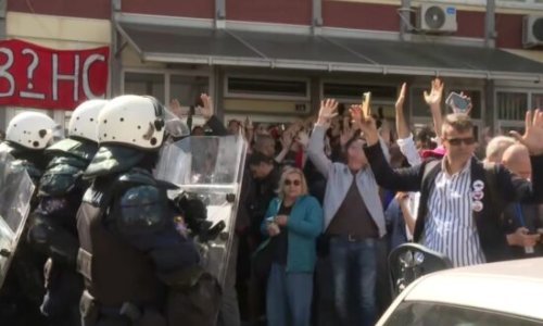 Burno u Novom Sadu: Policija pendrecima tukla studente i građane ispred fakulteta, ima ozlijeđenih