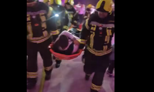 VIDEO Vatrogasci uletjeli mladoženji na svadbu i iznijeli ga iz sale