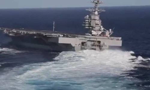 Pogledajte kakve 'lude' manevre izvodi američki nosač aviona da bi izbjegao projektile, s palube pao borbeni avion