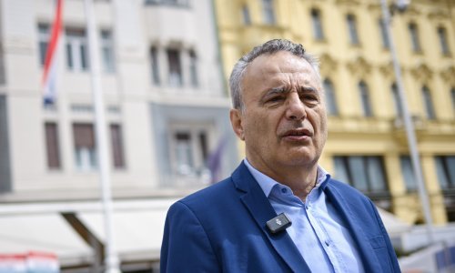 Kandidat za zagrebačkog gradonačelnika Pavle Kalinić predao potpise za kandidaturu