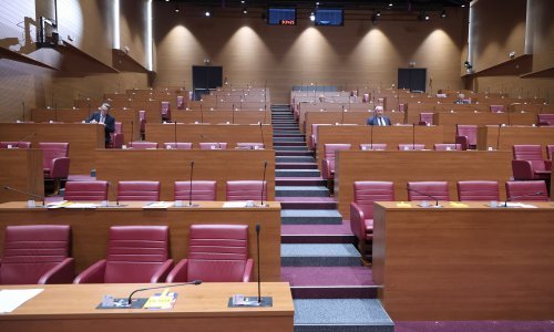 FOTO Ovo je današnji prizor iz Sabora. Radni je dan, a zastupnika ima na prste jedne ruke