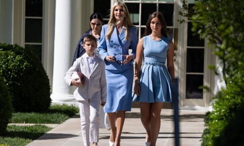 Ivanka Trump i kći Arabella modno se uskladile i zablistale u plavim kombinacijama
