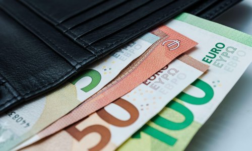 Qelo: Nismo bili obvezni izraditi prospekt ni informacijski dokument