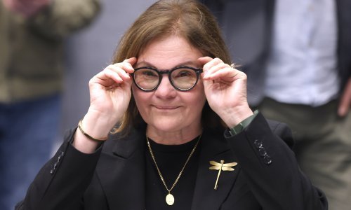 Sabor razriješio Jozić Ileković. Orešković: Prije bi si ruku odrezala nego sudjelovala u cirkusu