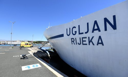 Sudarili se trajekt i jedrilica između Zadra i Preka, jedrilica potonula