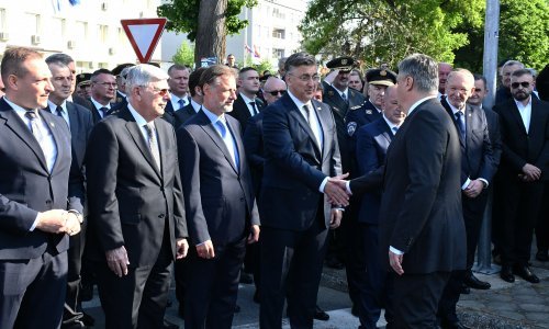 Milanović i Plenković se susreli i pozdravili, građani ih ispratili pljeskom: 'Normalno'