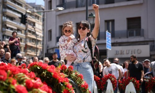 Prvi svibanj u Grčkoj: Tisuće ljudi na ulicama, promet paraliziran zbog štrajka