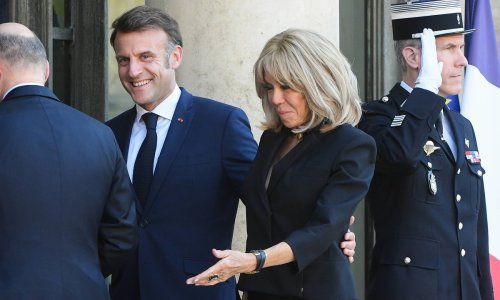 Istaknula noge kao adut: Brigitte Macron ne odustaje od odvažnih stajlinga