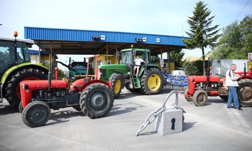 Građanima 'puknuo' film: Traktorima blokirali ulaz na smetlište Jakuševec