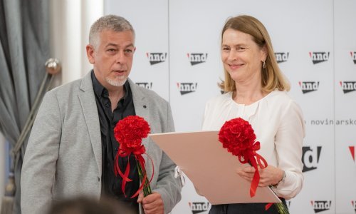 Novinari godine Slavica Lukić i Marin Dešković, nagradu dobili za SMS-ove 'Di si lipa'