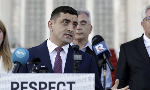 Krajnje desni kandidat Simion vodi na izborima u Rumunjskoj, centrist Antonescu drugi
