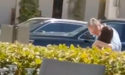 Širi se snimka Vučića s Floride: Čekali su ga ispred restorana, a onda se ekspresno vratio u Beograd