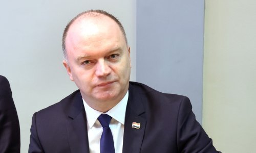 Vukovar: Ministar Šipić uručio ugovore vrijedne 6,9 milijuna eura za izgradnju vrtića