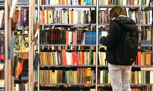 Pet romana povezanih idejom otpora u nakladi Hena coma