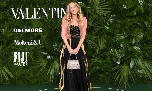 Sarah Jessica Parker poput Carrie Bradshaw: Prelijepu haljinu začinila nespojivim komadima