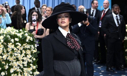 Tajnu je dobro čuvala: Rihanna na crvenom tepihu otkrila trudnički trbuščić