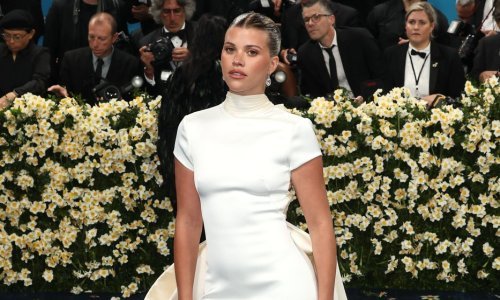 Ikona tihog luksuza blistala u haljini koju je lako zamijeniti za vjenčanicu