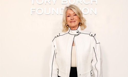 Bez žrtvovanja udobnosti: Ni ona nije odoljela sandalama koje su opet najtraženije