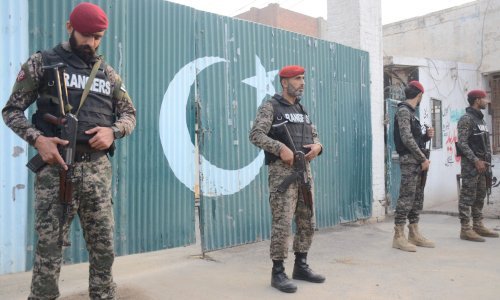 Krhko primirje: Noćne borbe između Indije i Pakistana, Trump nudi pomoć