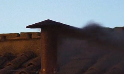 Iz dimnjaka Sikstinske kapele izašao crni dim: Papa nije izabran