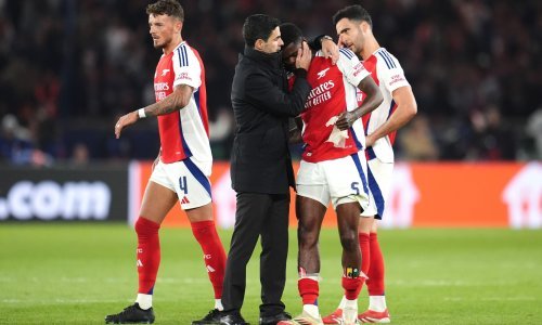 Uplakanog tragičara Arsenala tješio Arteta, ali navijači su bez milosti: 'Ne vraćajte ga u London'