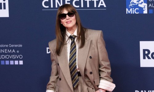 Monica Bellucci odbacila laskave haljine i zablistala u moćnom odijelu