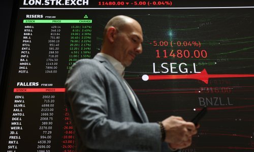 Smanjen kreditni rejting SAD-a i kineske kamatne stope zaljuljale burze
