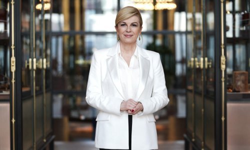 Kolinda Grabar-Kitarović pozirala u kaftanu, a svu pozornost ukrala je ovim sandalama