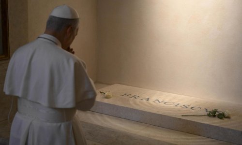 Papa Lav XIV. pomolio se na grobu pape Franje