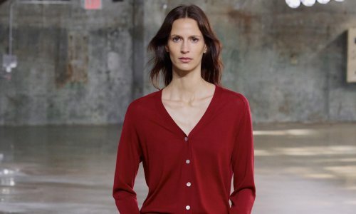 Ova Zarina suknja izgleda puno skuplje nego što jest, a uspješno 'pegla' trbuščić