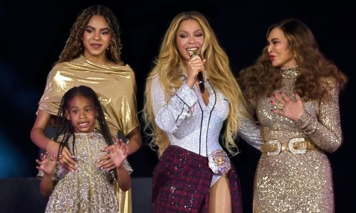 Trinaestogodišnja kći najmoćnijeg glazbenog para spremna je zaraditi milijune