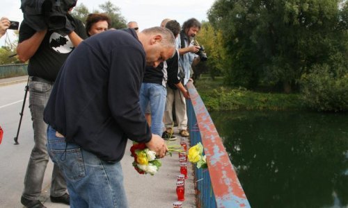 Potrgali cvijeće i uklonili svijeće za 13 ubijenih srpskih rezervista