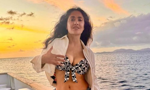 Neodoljiva Salma Hayek: U bikiniju pozirala za naslovnicu kultnog časopisa
