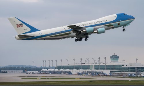 Trump u novoj aferi: Bilo bi 'glupo' odbiti ponudu Katara za avion