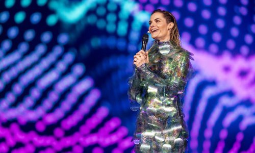 Stajling voditeljice Eurosonga svima je zapeo za oko