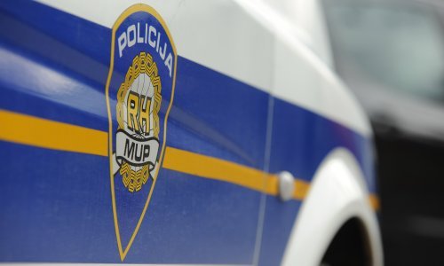 Pokušao ubiti ženu pa samom sebi presudio: Ozlijeđena je prevezena u bolnicu