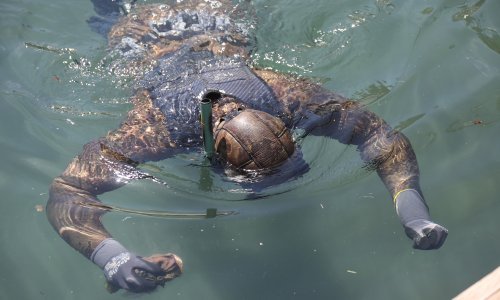 Ronioci uz pomoć plovila s naprednim senzorima iz podmorja izvukli tri tone otpada