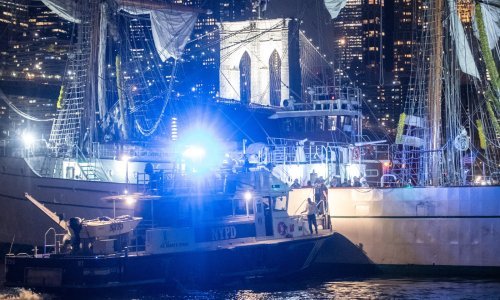 Brod meksičke mornarice udario u Brooklyn bridge: Jarboli zapeli za most
