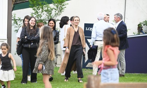 Šefica Zare pokazala stajling u boho stilu, a svu pažnju privukle su udobne sandale