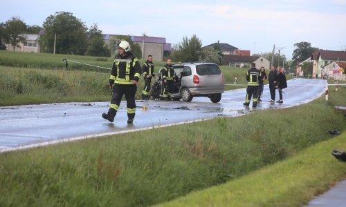 Teška prometna nesreća kod Koprivnice, vatrogasci izvlače ozlijeđene iz vozila