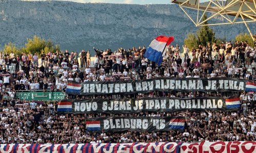 Torcida skandirala Za dom spremni na Jadranskom derbiju